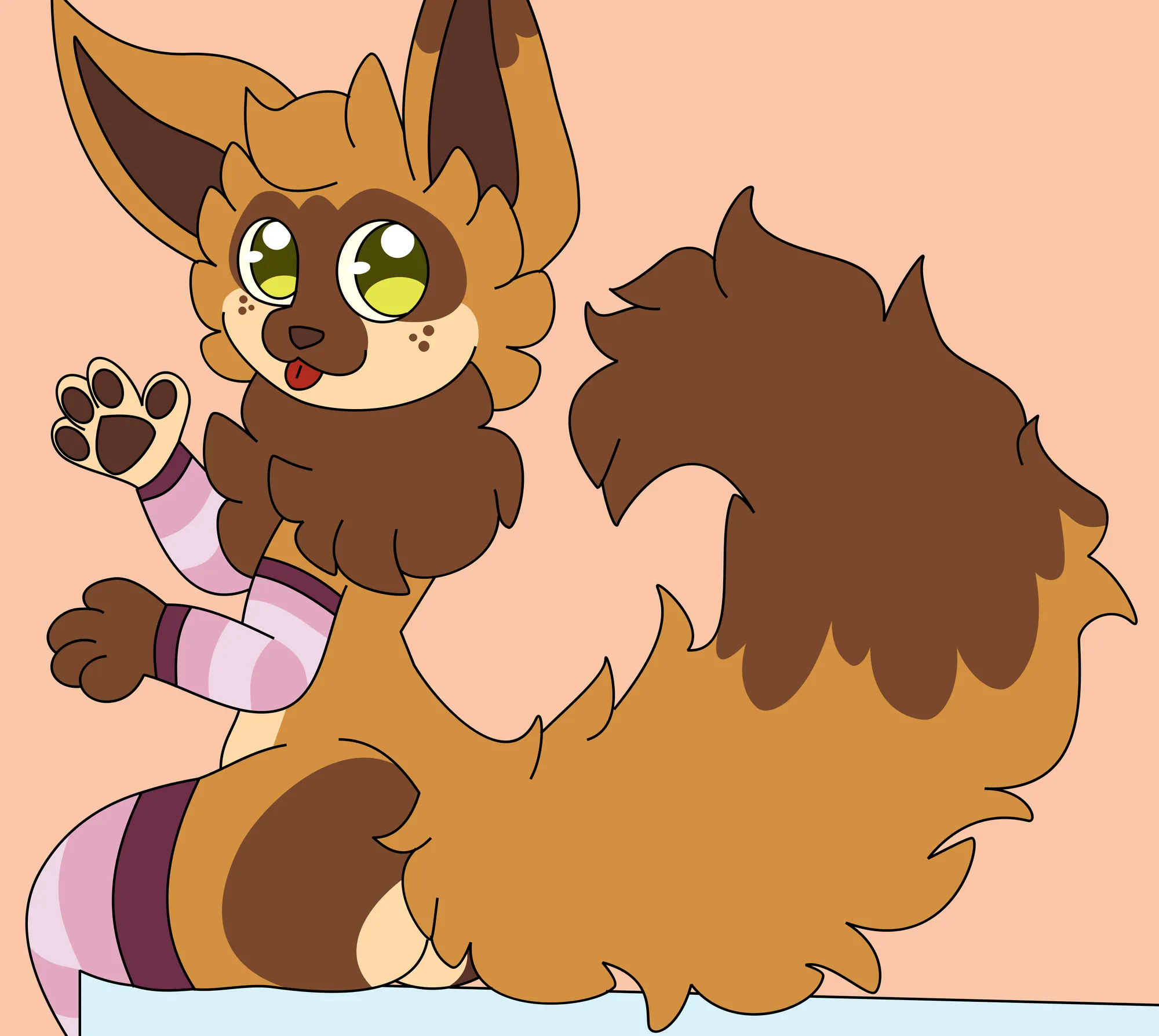 O Cannella está na cama dele, vestindo seus Manguitos e as suas Meias. Bem fofinho