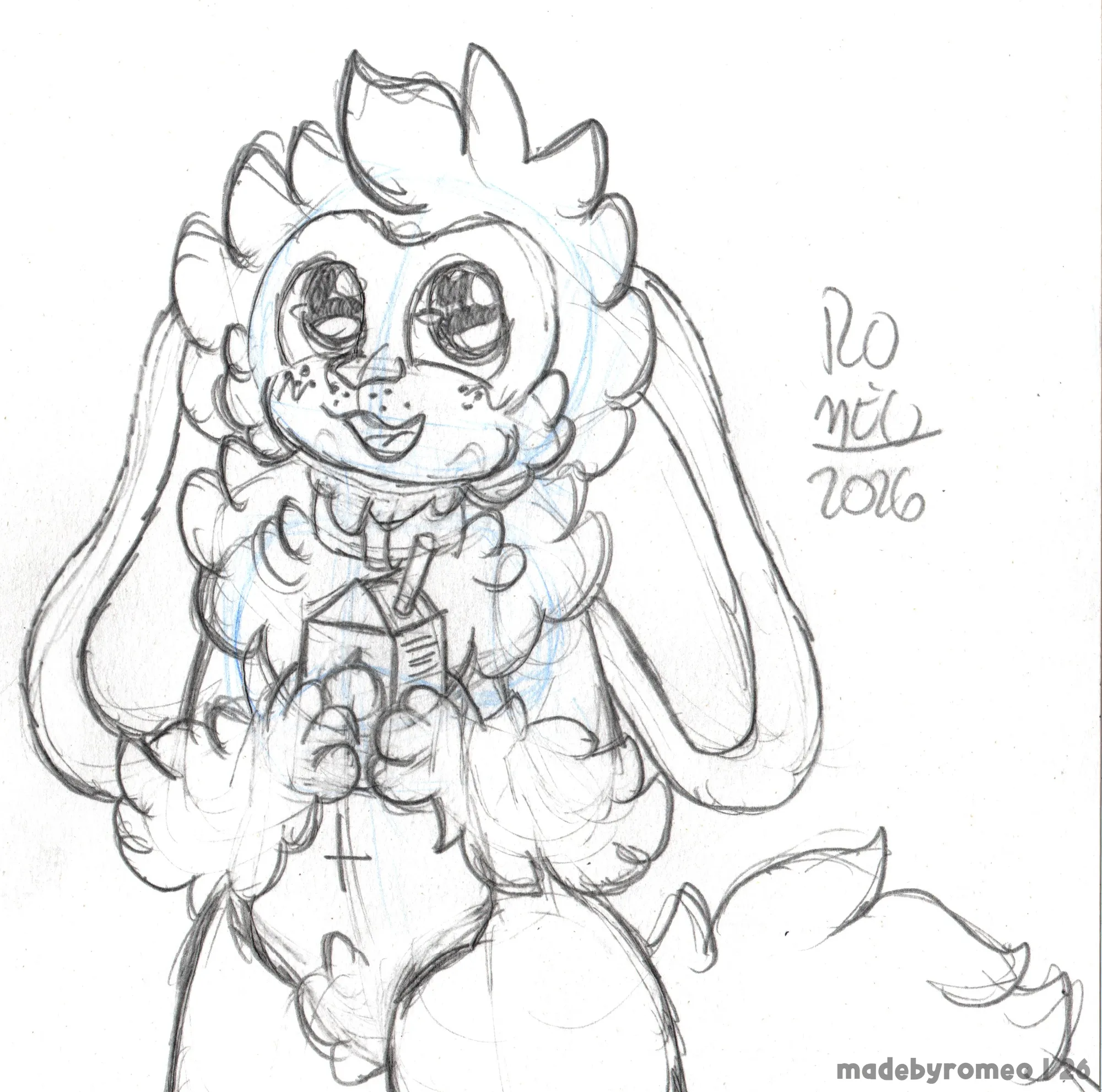 Apenas o Romeo segurando uma caixinha de suco, e com uma coleira no pescoço