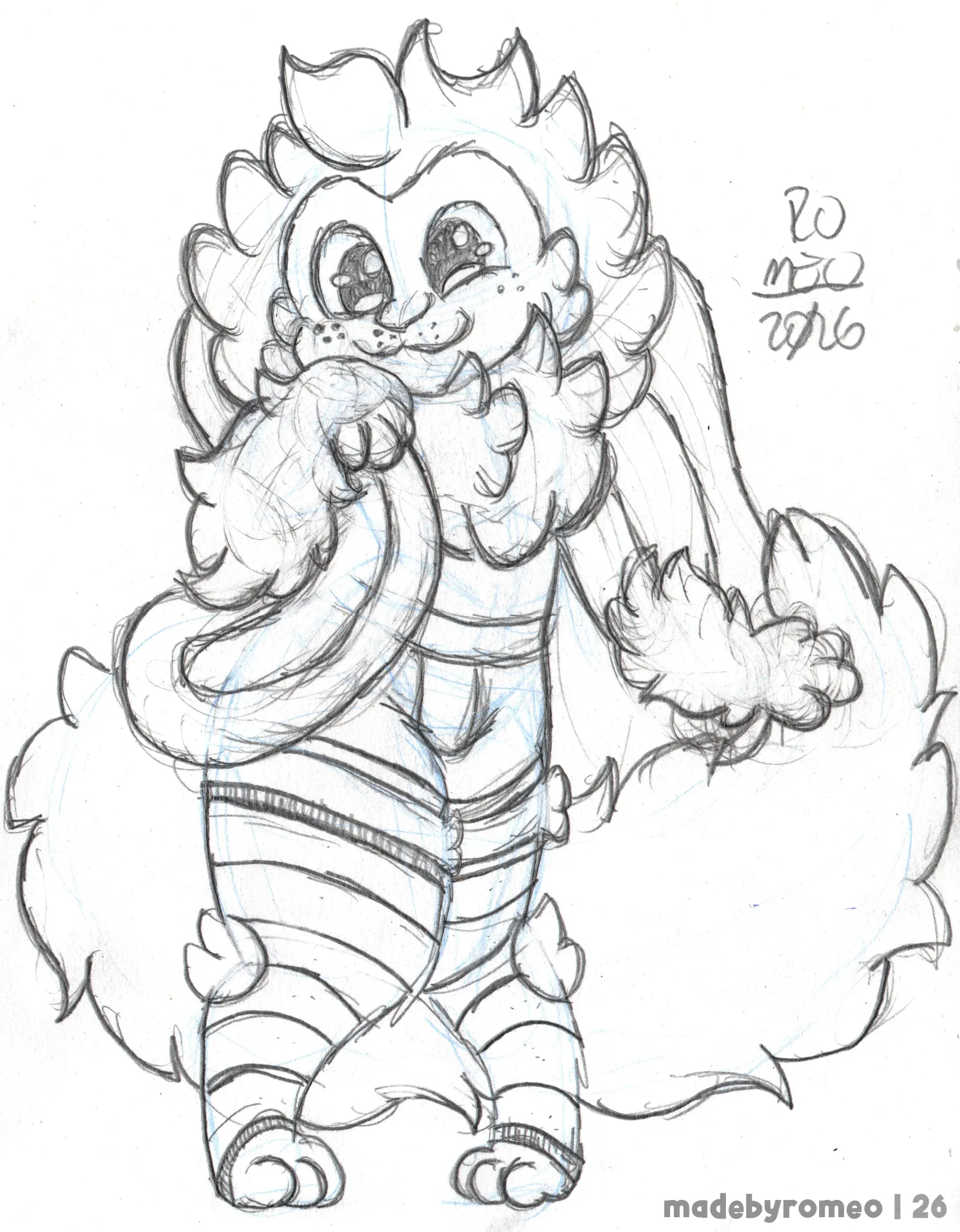 O ROmoe está olhando para você, com uma pose bem fofa e ele está segurando uma das orelhas e colocando para frente do corpo dele