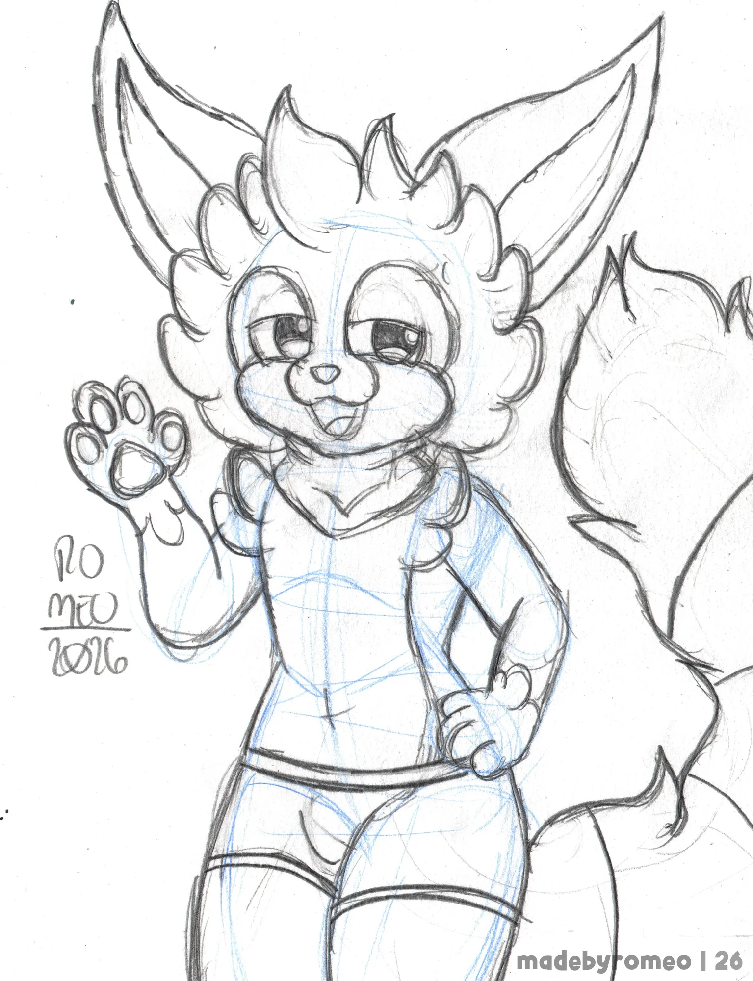 Apenas o Nicco conversando. Ele está com um shortinho justo ao corpo, com uma das patas na cintura e gesticulando com a outra